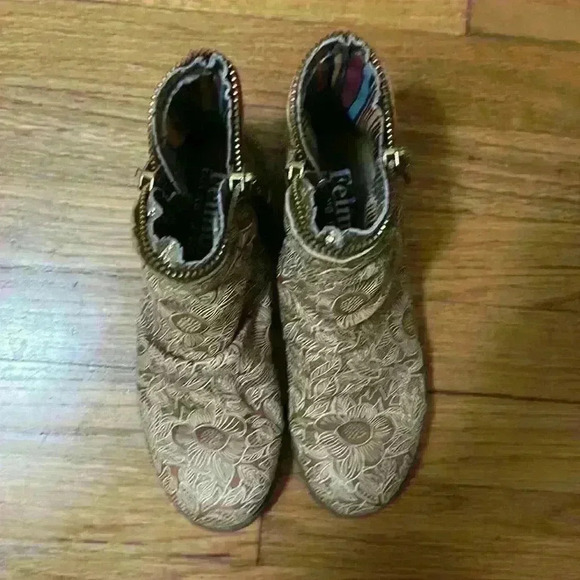 Flower pattern booties - Picture 4 of 5